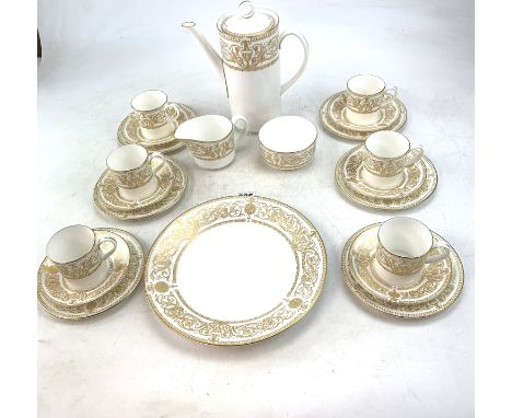22 piece gold/white Royal Worcester 'Hyde Park' coffee set comprising 6 cups, 6 saucers, 6 side plates, serving plate, coffee
