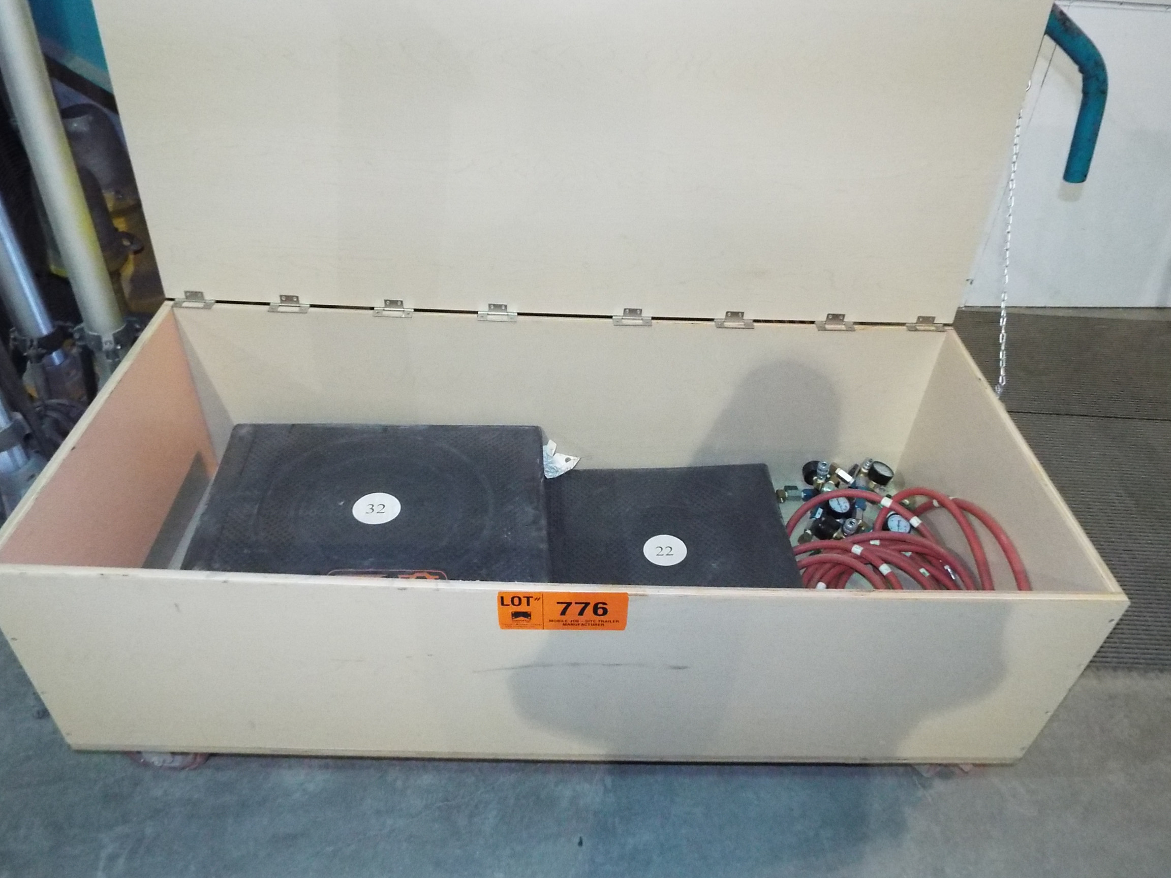 LOT/ MAT JACK PNEUMATIC PILLOW JACKS