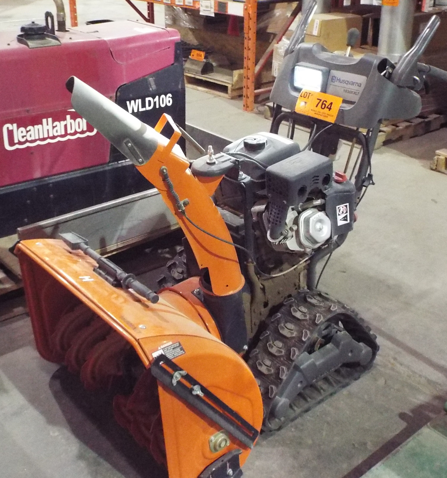 HUSQVARNA 1530EXLT HEAVY DUTY, TRACK DRIVE, 2STAGE GAS POWERED SNOW