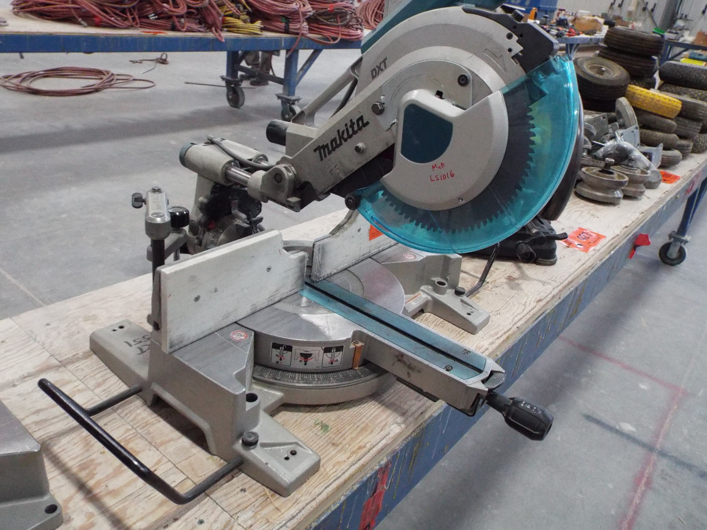 MAKITA HIGH SPEED COMPOUND MITRE METALCUTTING SAW