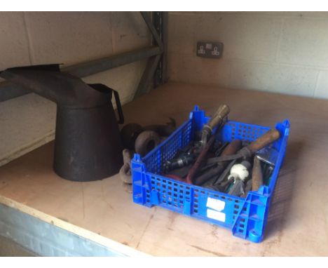 An oil can; various shackles; and a small box of tools 