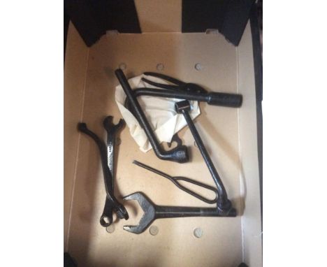 A box containing vintage spanners for Fordson E27N tractor (9)