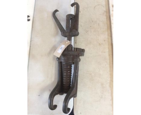 A vintage Dunlop puller