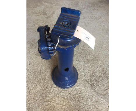 An early Enfo Fordson tractor jack