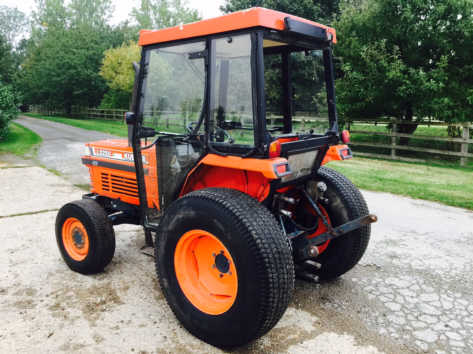 Kubota L3250 4wd Compact tractor on turf tyres, 40hp, 3266 hours WHEN