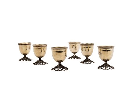 Set von 6 Eierbechern, 6tlg., 925, 20. Jh. durchbrochen gearbeiteter Stand mit Drahtgeflecht, H. ca. 6 cm, Marken: 925, Gw. c