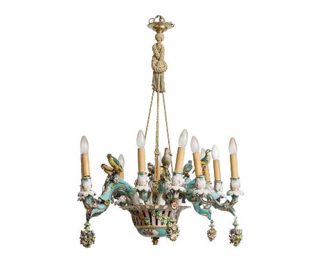 DECKENLEUCHTER IM LOUIS XVI-STIL Frankreich, Ende 19.Jh., das Porzellan in der Art von Meissen, fein bemaltes Porzellan, korb