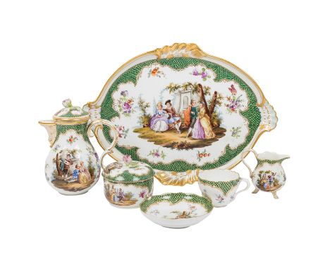 U.a. MEISSEN 3-tlg. Kaffeekern mit Tasse und Untertasse auf Tablett, 18./19. Jh. Mit feinen polychromen Figurenmalereien in L