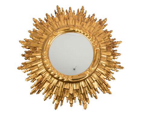 Dekorativer Spiegel mit Strahlenkranzrahmen, 20. Jh., runder Spiegel, D: ca. 24 cm, mit Holzrahmen, vergoldet, D: 62 cm.| Dec