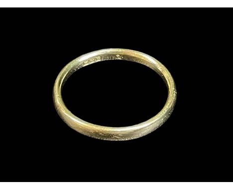 18 carat gold wedding band ring, size U.