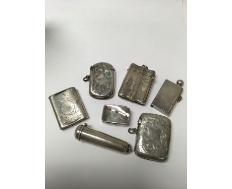 A quantity of silver items including: a cheroot case, vestas, a small snuff box and strikers.