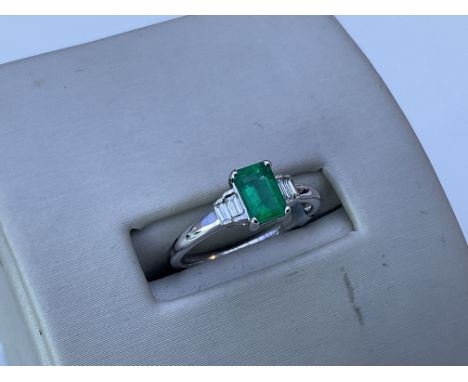 An 18ct white gold emerald and baguette cut diamond ring, I.