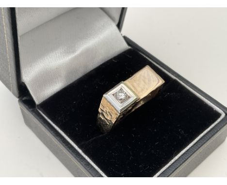 A gents modern design ring set with a diamond, approx 7.9g, S.