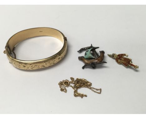 A 9ct gold chain and gold brooch weighing approximately 5G, as well as a silver brooch and rolled gold bangle.