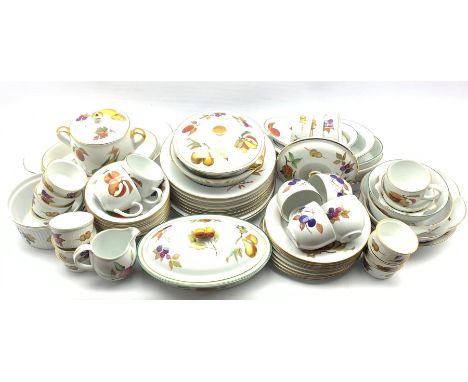 Royal Worcester Evesham and Evesham Vale dinner ware including dinner plates, side plates, tea cups and saucers, oven ware, r