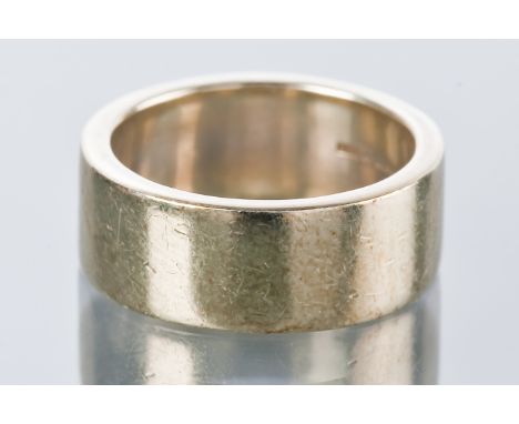 NINE CARAT GOLD WEDDING BAND
hallmarked for nine carat gold, size K