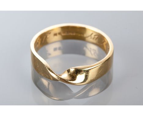 UNUSUAL EIGHTEEN CARAT GOLD WEDDING BAND
of twisted design, hallmarked for eighteen carat gold, size J-K
