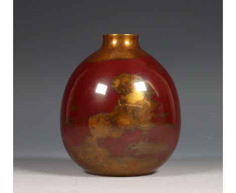 Japan, bronzen bolvaasje, gesigneerd Kurisaki Tsugio (1945), Showa periode (1926-1989), met goud-rood gevlamd patina, inclusi