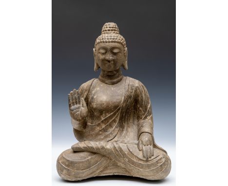 Thailand, bronzen figuur van Boeddha, modern, gezeten in dhyanasana met zijn rechterhand in abhayamudra, met geloken ogen en 