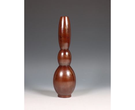Japan, bruin gepatineerd bronzen vaasje, gesigneerd Nakajima Yasumi II (1905-1986), met ingesnoerde hals en bedekt met een ro