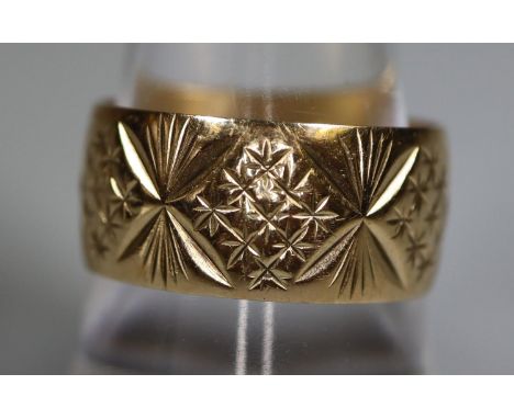 9ct gold wide engraved wedding ring.  Ring size R.  Approx weight 4.4 grams.(B.P. 21% + VAT) 