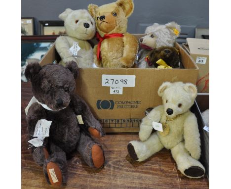 Box of Steiff and Dean's teddy bears to include; Steiff 1909 brown growling bear, Steiff baby bear, Dean's chocolate brown be