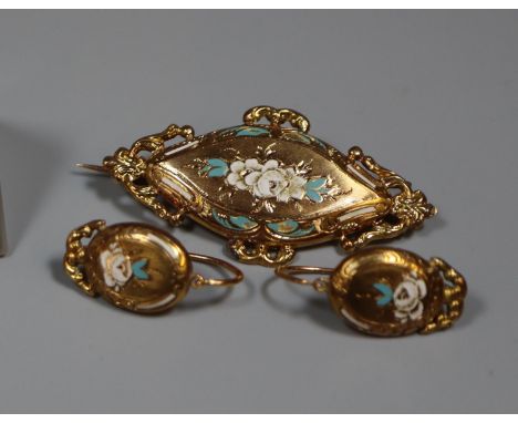 18ct gold brooch and earrings decorated with enamel flowers. French marks to earrings. Approx weight 4.9 grams. (B.P. 21% + V
