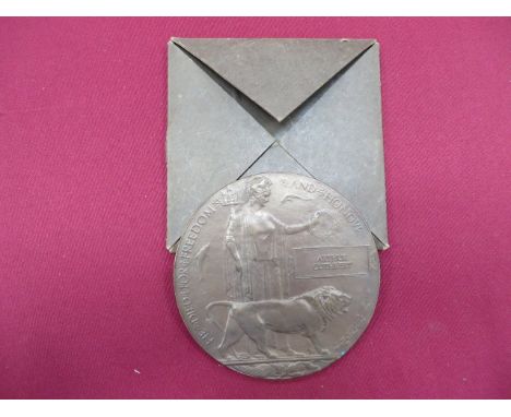 WW1 Casualty Death Plaque circular bronze plaque 'He Died For Freedom and Honour'. Named to 'Arthur Cuthbert'. Complete with 