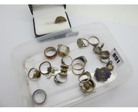 N.U.M. Yorks Area Long Membership Buttonhole Badge, together with assorted gent's dress rings, including "Tu Sil" band (finge