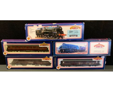 Bachmann OO gauge - Sir Nigel Gresley 4-6-2 locomotive eight wheel tender, BR blue livery, Rn 60007;  BR class 4 4-6-0 locomo