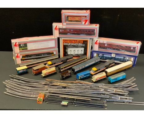 OO Gauge Railways - Lima class 55 Deltic The Black Watch D9013 Diesel locomotive; others Duke of Edinburgh Award, Lima Collec
