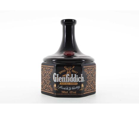 GLENFIDDICH HERITAGE RESERVE ROBERT THE BRUCE DECANTER SPEYSIDE SINGLE MALT  43% ABV / 70cl  Without Glenfiddich, Scotland mi