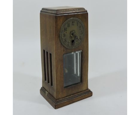 An early 20th century continental Art Nouveau oak cased mantel clock, 23cm tall