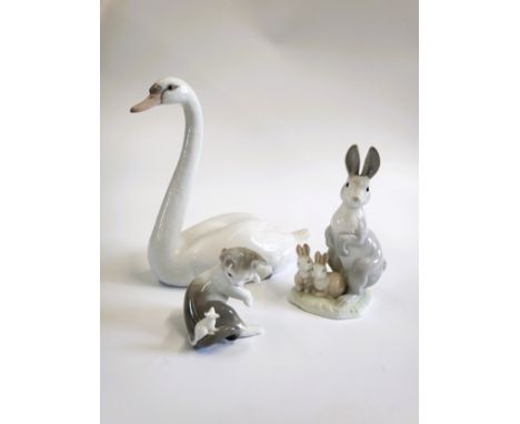 A Lladro Swan 21.5cm, a Lladro cat with mouse 8.5cm, and a porcelain rabbit with young 17cm. (3) 