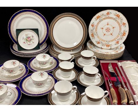 A set of eight Royal Worcester ‘Chamberlain’ pattern dinner plates designed for the Prince Regent; Royal Doulton ‘Cadenza’ pa