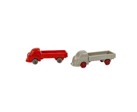 WIKING zwei Modellfahrzeuge "Tempo Matador", 1951-52, zwei "Knautschgesichter" mit orangeroter und achatgrauer (? ungleichmäß