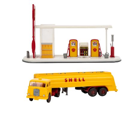 WIKING Shell-Tanksattelzug MAN und Shell-Tankstelle, 1965-71, großer Shell-Tankzug, Zugmaschine mit integriertem Zughaken, Bo