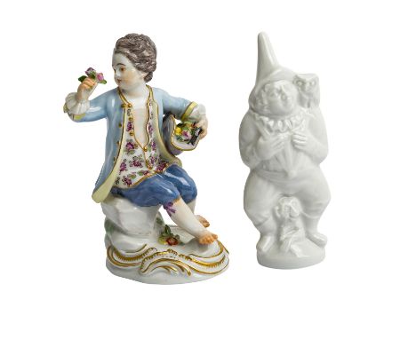 MEISSEN 2 Figuren, 1. Wahl, 20. Jhd. Knabe mit Blumen im Hut, auf einem Rocaillensockel sitzend, polychrom gefasst, Modell-Nr