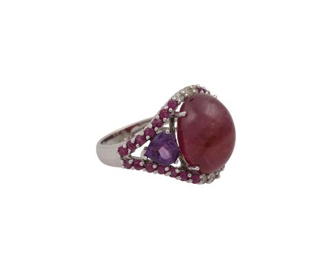 Ring mit großem Rubincabochon (gefüllt, behandelt), Amethyste, kleine Rubine, kleine Diamanten von niederer Qualität, WG 14K,