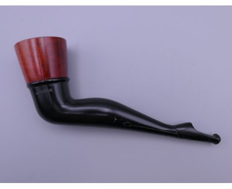A wood bowled novelty pipe in the form of a lady's shapely leg. 13.5 cm long.