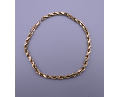 A 14 K gold bracelet. 20 cm long. 9.4 grammes.