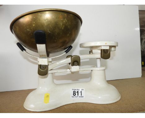 Avery Scales 