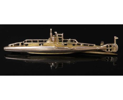 A First World War gold brooch, of a C-class submarine, the reverse stamped with registration number 'RD643143', c.1914. Teste
