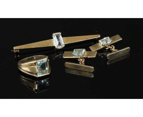 A gentlemen's gold aquamarine cufflink, tie pin and matched aquamarine ring suite, the chain-link cufflinks with a rectangula