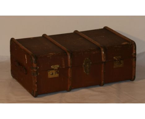 RIBBED TRAVEL TRUNK