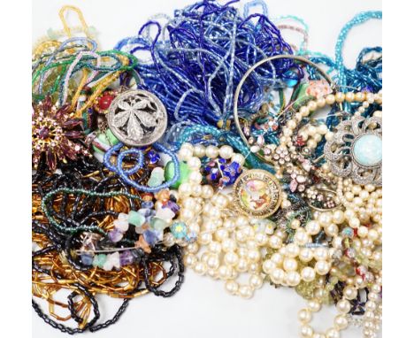 A quantity of assorted costume jewellery, including a paste cluster ring.