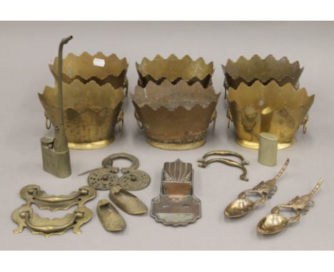 A quantity of various metalware, including six small jardiniere's (each 17 cm wide), an opium pipe, etc.