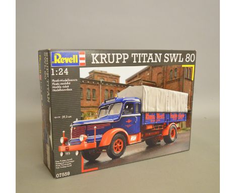 Revell 07559 Krupp Titan SWL 80 lorry 1:24 scale plastic model kit. Boxed, unstarted and complete.