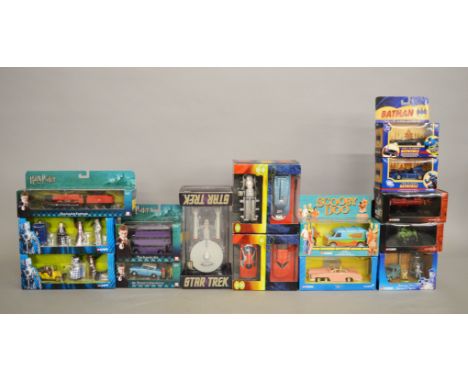 Fifteen Corgi TV &amp; film related diecast models, including; Scooby Doo  Mystery Machine, CC87503, Harry Potter Hogwarts Ex