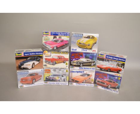 Ten Revell 1:24 scale plastic model kits, all 'Yank Tanks'. Ex-shop stock, sealed.